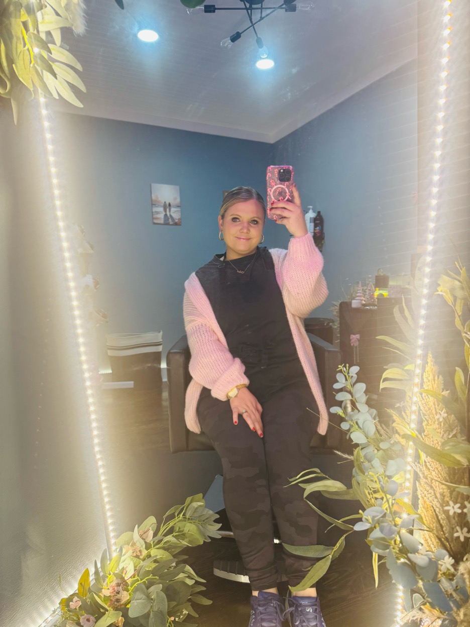 Brooke Holland, independent hair stylist who went from inconsistent months to fully booked